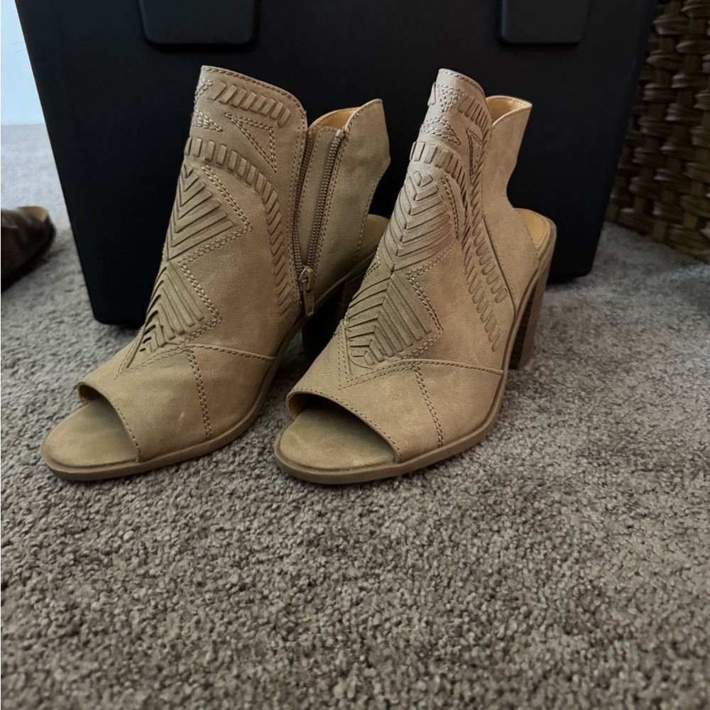 Tan open toe 3 inch heel